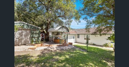 Fresh, Bright & Wonderfully Located - A Charming Retreat in Leafy Keiraville - Photo 3