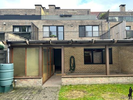 Gelijkvloers app met volledig aangelegde tuin en garagebox - Foto 5