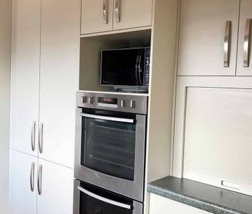 Single level home with 4 bedrooms and 2 Bathrooms - Photo 1