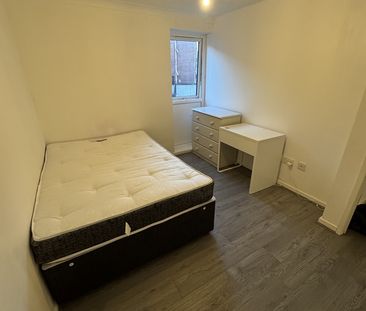 6 Bed Semi-Detached House, Lyon Street, SO14 - Photo 4