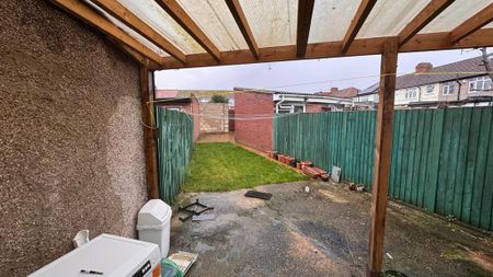 4 bedroom semi-detached house to rent - Photo 5