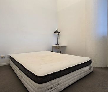 Chic New York Style Loft in Blue Circle Location - Photo 4