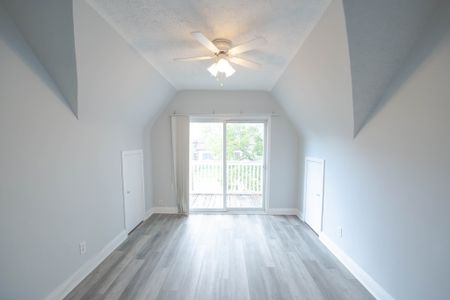 2 BEDROOM APARTMENT AVAILABLE IMMEDIATELY in the heart of WELLAND! - Photo 3