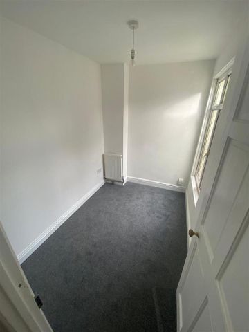 3 bedroom end of terrace house to rent - Photo 5