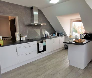 Herrschaftlicher Altbau in ruhiger Lage - Photo 2