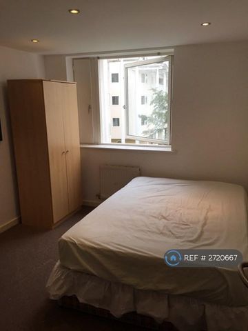 2 bedroom flat to rent - Photo 4