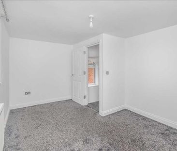 3 bedroom end of terrace house to rent - Photo 2