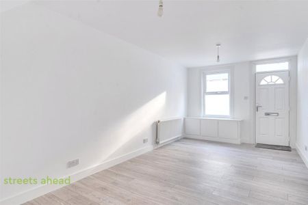 2 bedroom terraced house to rent - Photo 2