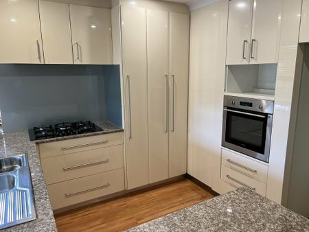 WILLETTON – 5x2 – SPACIOUS FAMILY LIVING WITH OUTDOOR ENTERTAINING - Photo 5
