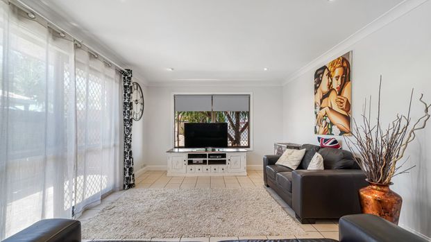 Fully Furnished Home in Mooloolaba&excl; - Photo 1