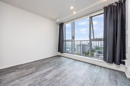 City Living with Harbour Views - Photo 3