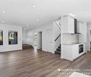 Modern Brand-New Townhouse – Convenient & Private! - Photo 2