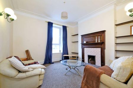 4 bedroom flat to rent - Photo 2