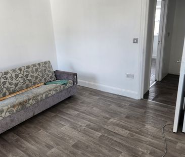 1 Bed Flat, Barking Road, E13 - Photo 1