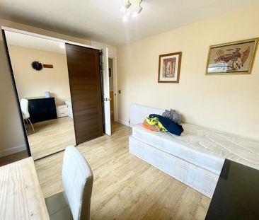 1 bedroom in a house share to rent - Photo 6