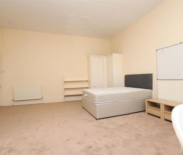 5 bedroom flat to rent - Photo 3