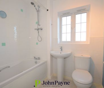 Crediton Close, Styvechale, Coventry, CV3 5PX - Photo 2