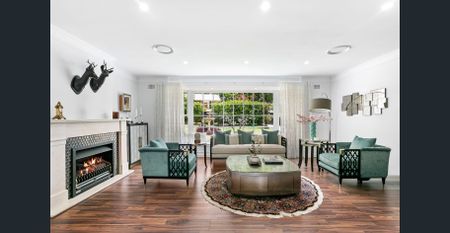 Stylish Family Home with Pool & Garden Maintenance Included - Photo 2