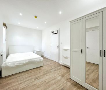 Kestrel Avenue, Staines-upon-Thames, Surrey, TW18 4RU - Photo 1