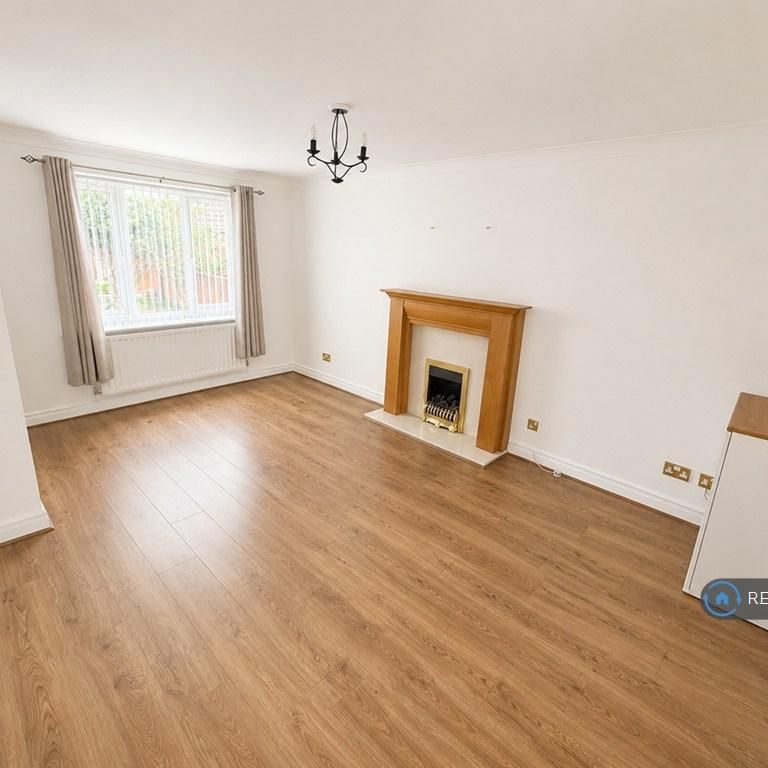 3 bedroom semi-detached house to rent - Photo 1