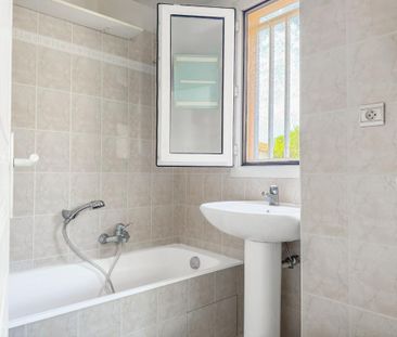 Location Appartement 2 pièces Meublé 30m² ST LAURENT DU VAR 06700 - Photo 3