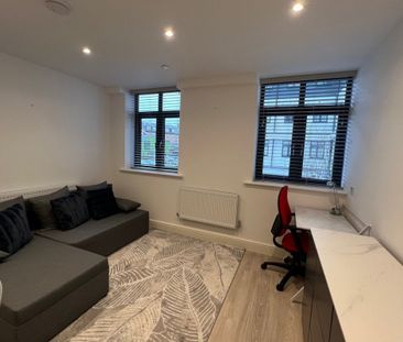 Sloane House - Photo 4