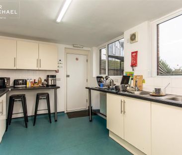 1 bedroom in a house share to rent - Photo 5