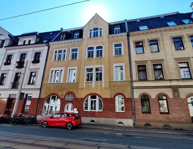 Großzügige 4-Zi.-Dachgeschoss-Wohnung - neu renoviert! - Photo 1