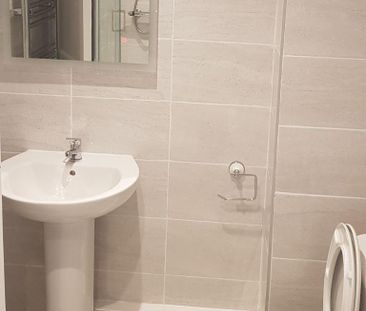 3 bedroom semi-detached house to rent - Photo 6