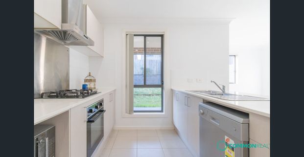 Spacious 4 Bedroom Family Haven - Photo 1