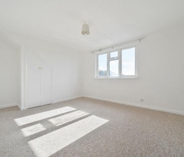 2 bedroom maisonette to rent - Photo 2