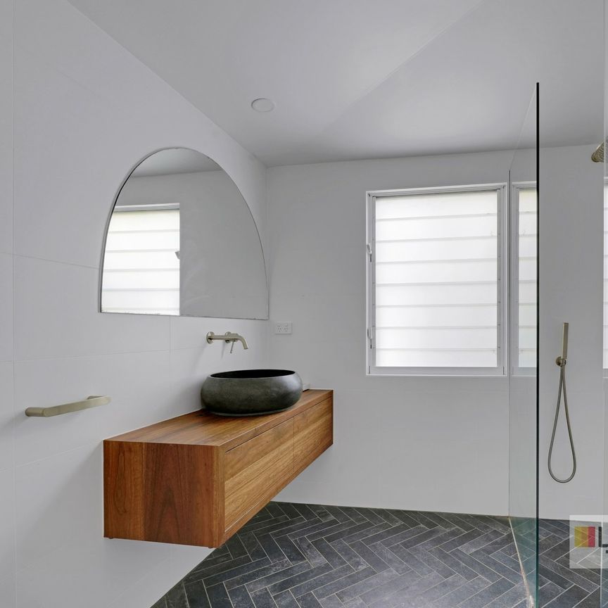 Charming Riverside Home in Horseshoe Bend, Maitland! - Photo 1