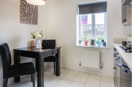 5 Bed Terraced House, Wood Mead, BS16 - Photo 3