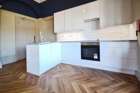 2 bedroom Flat To Let - Photo 5