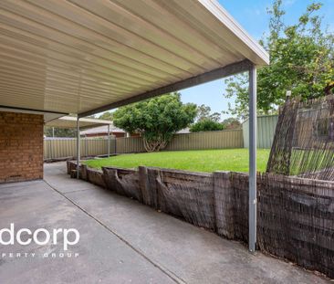 Spacious Family Living in a Prime Aberfoyle Park Location - Photo 5