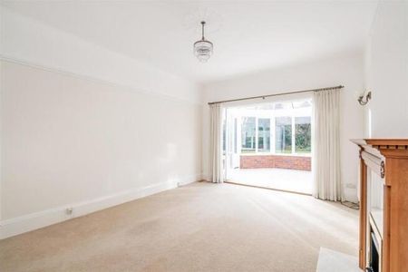 4 bedroom detached house to rent - Photo 4