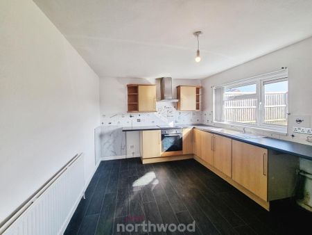 3 bedroom semi-detached house to rent - Photo 2