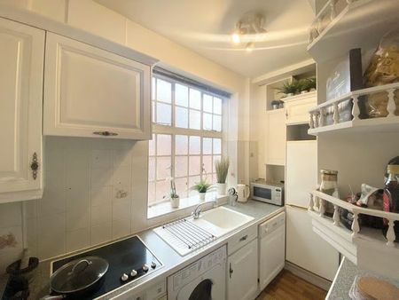 Holly Close, Sarisbury Green, Southampton - Photo 4