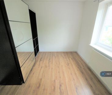 2 bedroom maisonette to rent - Photo 4