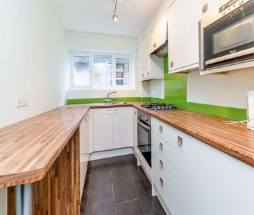 beautiful and spacious 2 double bedroom property on a quiet residen... - Photo 5