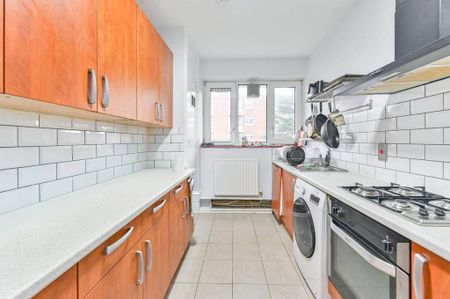 3 bedroom flat to rent - Photo 4