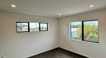 Stunning New 5-Bedroom Home in Otahuhu - Photo 5