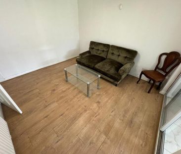 4 bedroom terraced house to rent - Photo 2