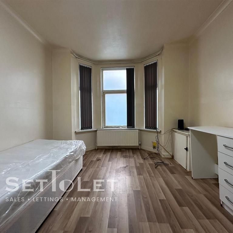 1 bedroom in a house share to rent - Photo 1