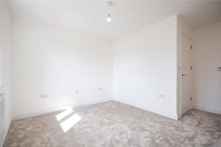 Well presented 2 bedroom semi-detached house in the popular village of Caldecote. GCH. Driveway parking. Unfurnished. - Photo 2