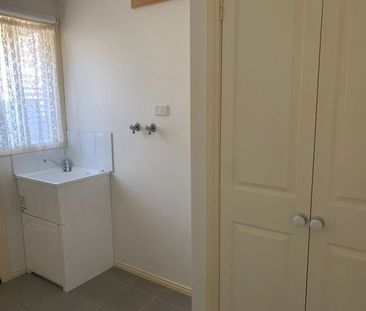 MOVE IN READY - Photo 3