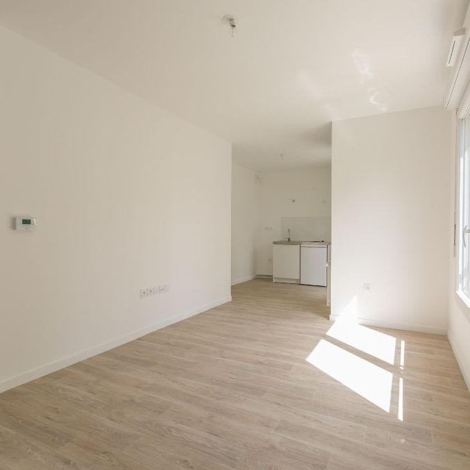 Location Appartement 1 pièce 31m² STE GENEVIEVE DES BOIS 91700 - Photo 1