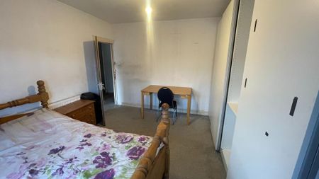 5 bedroom semi-detached house to rent - Photo 4