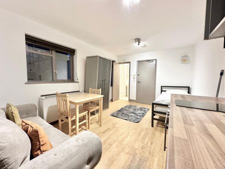 Studio to rent - Photo 2