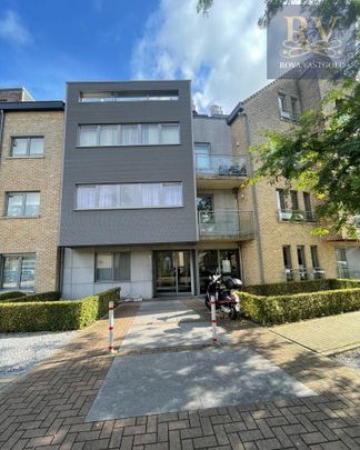 LICHTRIJK EN AANGENAAM RUIM APPARTEMENT MET 1 SLPK IN CENTUM LANAKEN - Foto 1